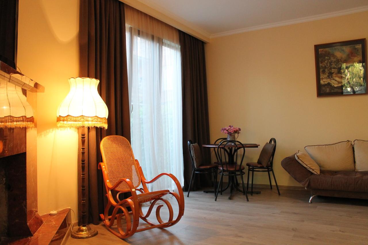 House 41 Panzió Tbiliszi Kültér fotó